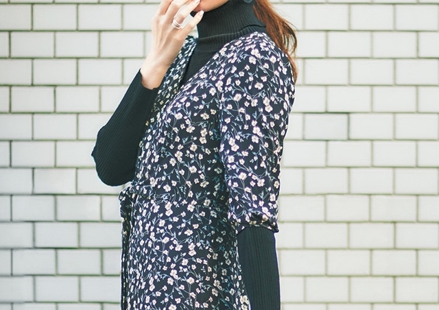 タートルニットに薄手ワンピを重ねて冬仕様 シックな配色で仕上げる重ね着コーデ Antenna アンテナ