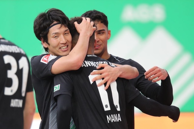 サッカー原口選手が美人妻 るりこさんとリフティング動画を公開 かわい っ 美男美女すぎ と反響 Antenna アンテナ