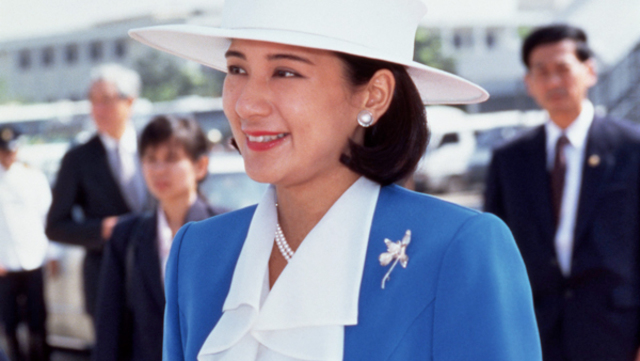 雅子さまスタイルを完成させる定番４アイテム パール スカーフ 靴そして帽子 新しい時代の皇后の軌跡 雅子さまの生き方 Antenna アンテナ