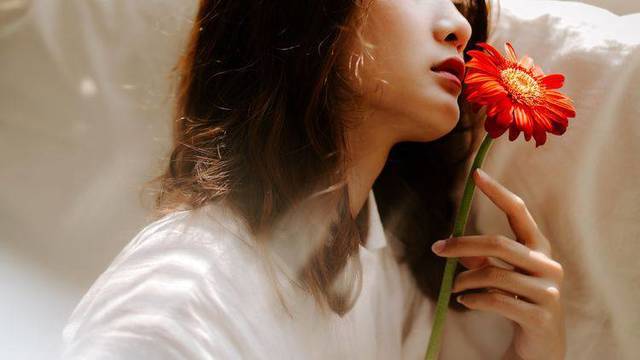 声が好き等 女性が本能的に 恋に落ちてしまう男性 とは Antenna アンテナ