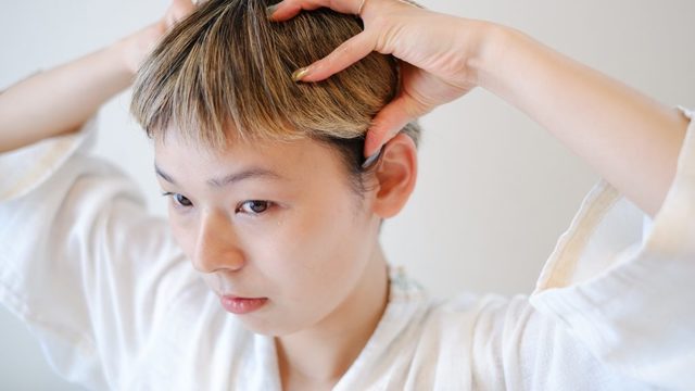 抜け毛 細毛にも効果大 白ごま油 を使った頭皮マッサージ Antenna アンテナ