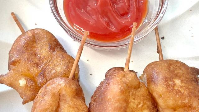 子どもと作ろう ホットケーキミックスと魚肉ソーセージでミニアメリカンドッグ おうち時間を楽しむ Antenna アンテナ