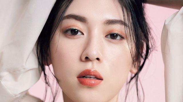 夏メイクの主役 きらめきシャドウで 三吉彩花 がクールビューティ顔に挑戦 Antenna アンテナ