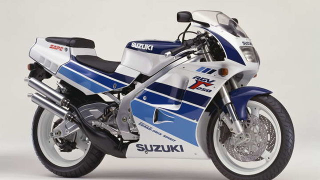 名車 それとも珍車 Suzuki Gsr250f は250cc勢の隙を突いたスズキの提案である Antenna アンテナ