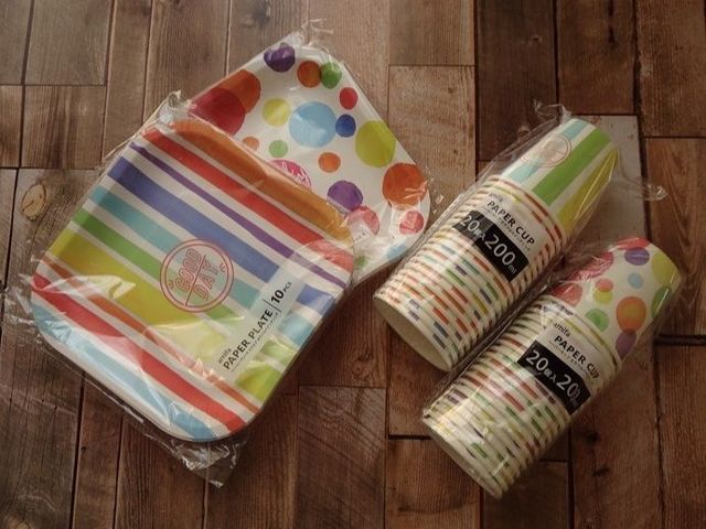 セリア おうちパーティが楽しくなる カラフルペインティングの紙コップと紙皿 Antenna アンテナ