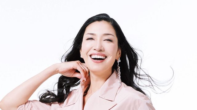 幸せになるための特効薬 一日一褒め アン ミカ流ポジティブ脳の作り方 Antenna アンテナ