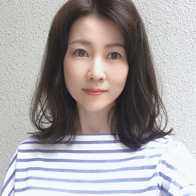 ヘアスタイル 動きのある毛先で大人のふんわりミディアム Antenna アンテナ