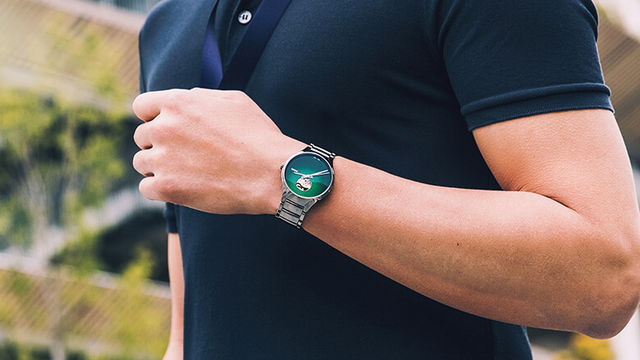 注目の時計は グリーンダイヤル レトロなメガネと着こなしたい Antenna アンテナ