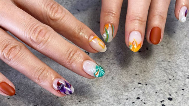 シーンやコーデを選ばない ネイリストが激推しする 格上げシンプルネイル Antenna アンテナ