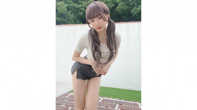 人気コスプレイヤー りなしぃのショートパンツ脱衣写真が話題 これは天才すぎませんか Antenna アンテナ