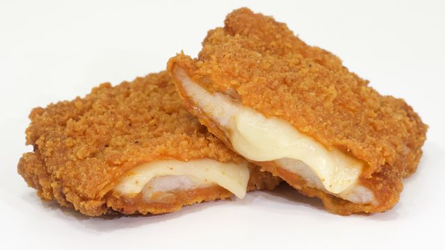 やっぱファミチキだな 1秒に約3 5個売れてます ファミチキ販売個数 ついに累計15億個突破 がっつりニンニクのファミチキ ガーリック味 も6月30日から発売 Antenna アンテナ