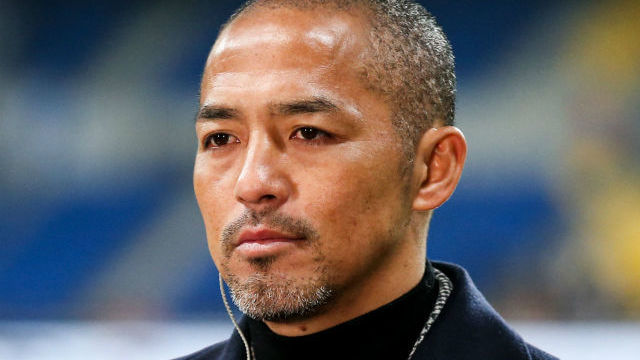 めっちゃ可愛い 笑顔が素敵 小野伸二 愛娘 愛犬の幸せ３ショットに反響 動画では坊主頭をペロペロ舐められ Antenna アンテナ