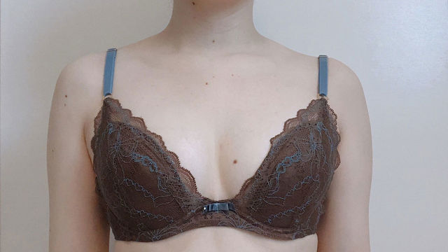 あなたのブラジャーの浮きはなぜ起きる カップが浮く原因と対策 Antenna アンテナ