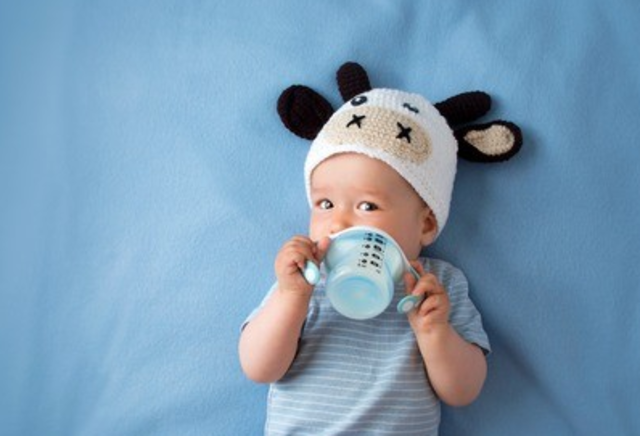 離乳食に牛乳はいつからあげていい アレルギーや知っておくべき注意点 Antenna アンテナ