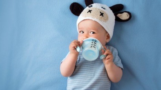 離乳食に牛乳はいつからあげていい アレルギーや知っておくべき注意点 Antenna アンテナ