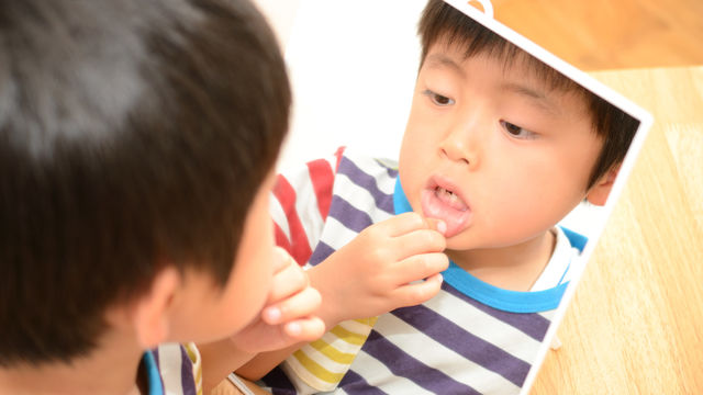 実は危険 首がポキポキ鳴る 原因とやってはいけないng行動とは Antenna アンテナ