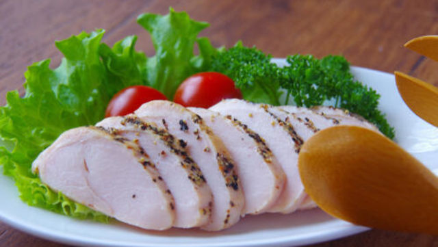 巻かない方が手軽でいいじゃん 巻かない鶏ハム の超時短な作り方とは Antenna アンテナ