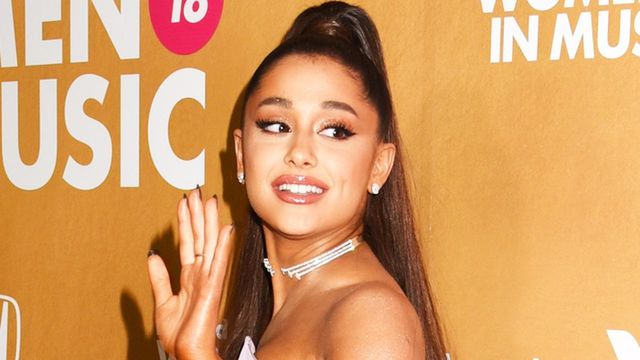 アリアナ グランデ 彫りかけだったタトゥー の全貌がお披露目 Antenna アンテナ アリアナ グランデ 彫りかけだったタトゥー の全貌がお披露目 Antenna アンテナ