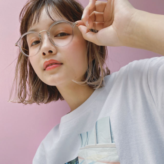 Tシャツだけでキマる女子は 髪色にこだわる シンプルな 白tに映える ヘアカラー3選 Antenna アンテナ Tシャツだけでキマる女子は 髪色にこだわる シンプルな 白tに映える ヘアカラー3選 Antenna アンテナ