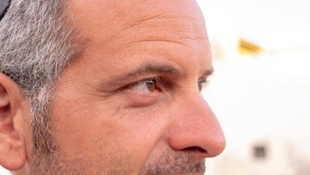 もみあげの白髪が気になる人は必見 その対処法はngかも Antenna アンテナ