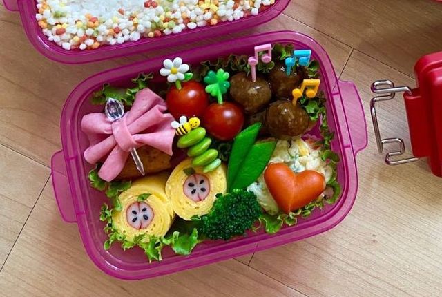 お弁当のすき間にハムリボン 入れるだけでかわいい簡単デコおかず Antenna アンテナ