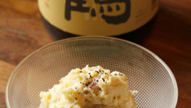 酒呑みのポテトサラダ 燻製たくあんとカレー粉を 後のせ Antenna アンテナ