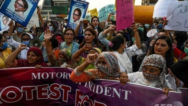 大胆fbで有名だったパキスタン女性が兄に殺された事件で 名誉殺人 防止法案提出へ Antenna アンテナ