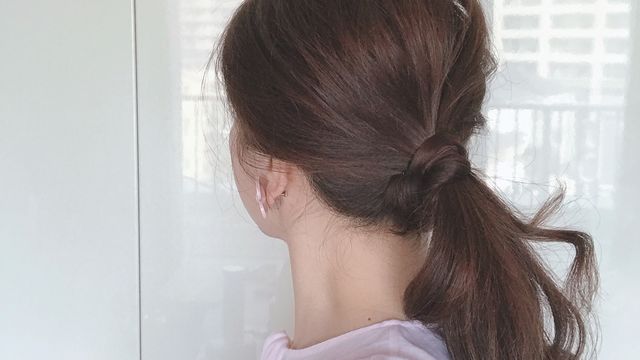 くせ毛と白髪をごまかすふんわりまとめ髪 40代ヘアスタイル Antenna アンテナ