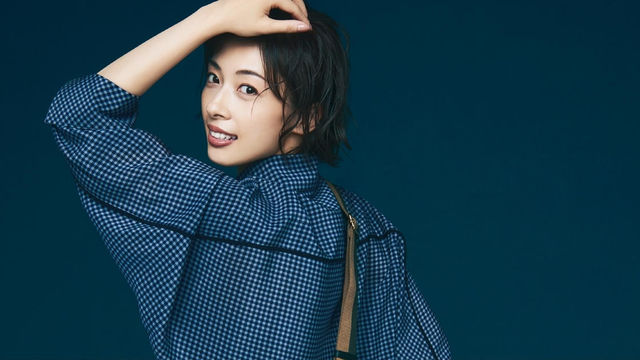 元宝塚トップスター明日海りおさん フェンディ のクロスボディバッグ Antenna アンテナ