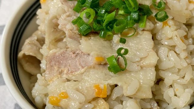 鍋キューブで簡単炊き込みご飯 ピリ辛がやみつきになる 豚キムチ風炊き込みご飯 も入れてスイッチonするだけ Antenna アンテナ 鍋キューブで簡単炊き込みご飯 ピリ辛がやみつきになる 豚キムチ風炊き込みご飯 も入れてスイッチonするだけ Antenna アンテナ