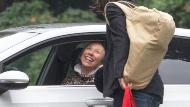 甘 いキスを交わし 照れるキアヌ リーブス 恋人との超レアなプライベートショットがパパラッチされる Antenna アンテナ