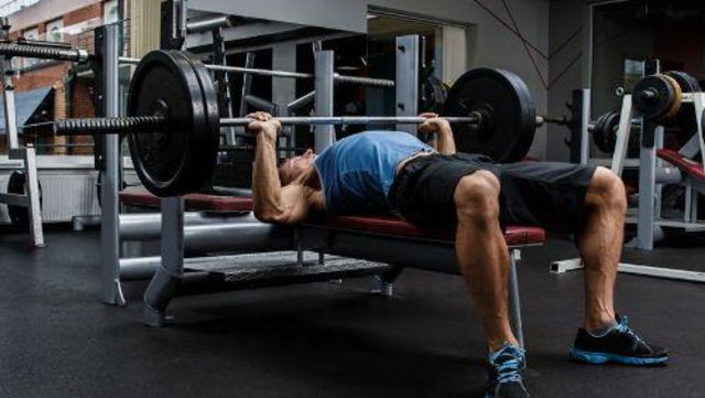 腕立て100回 vs ベンチプレス100 5回 公式 鹿児島のパーソナルジム アルファジム Alpha Gym