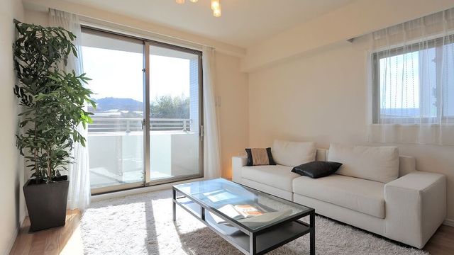 縦長リビングレイアウト特集 ソファやテレビ台の配置で部屋を広く見せるコツと実例 Antenna アンテナ