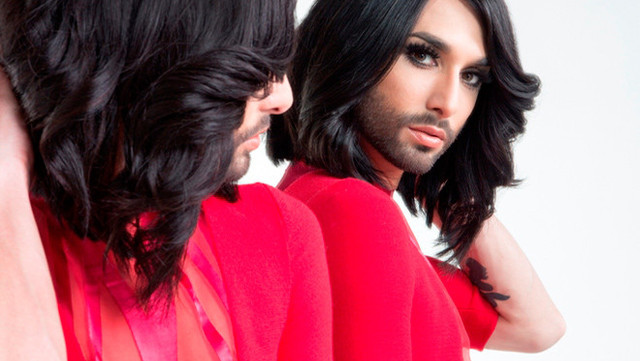 世界が振り向くヒゲの見返り美人 コンチータ ヴルスト Antenna アンテナ