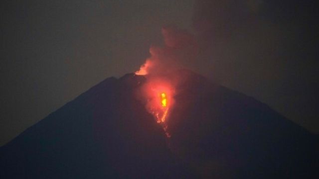 海底火山の噴火で新島出現 太平洋の島国トンガ Antenna アンテナ