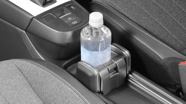 エブリイオーナーに朗報 灰皿スペースを活用した専用増設電源でさりげなく便利に 他 人気車種の専用設計アイテムがリニューアル Antenna アンテナ