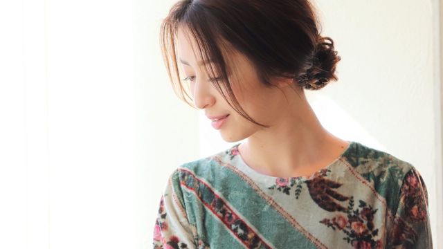 Alexia Stam山中美智子さんの スタイルアップ 神お団子ヘアが知りたい Antenna アンテナ