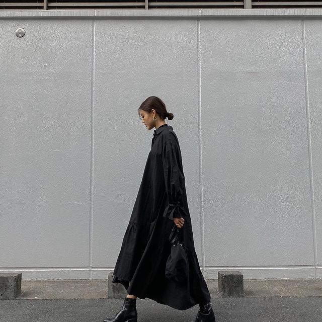 黒ワンピースに Charles Keith のブーツを合わせて冬コーデ Antenna アンテナ