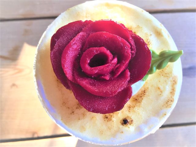 お花が咲いているパフェ ノスタルジックなおしゃれカフェでいただくスイーツ 北見 Antenna アンテナ