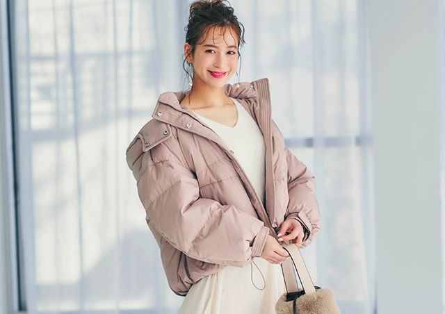 ダウンコートをオシャレに着こなし ワントーンで叶える大人可愛い冬のお出かけコーデ Antenna アンテナ ダウンコートをオシャレに着こなし ワントーンで叶える大人可愛い冬のお出かけコーデ Antenna アンテナ