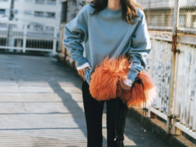 手抜きに見えない レディースのスウェットコーデ10選 おしゃれでかわいい着こなし方 Antenna アンテナ