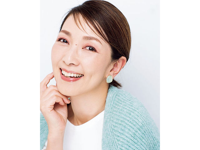 くぼみ目もカバー 若見えするピンクアイメイクをヘア メイク 山本浩未が伝授 Antenna アンテナ