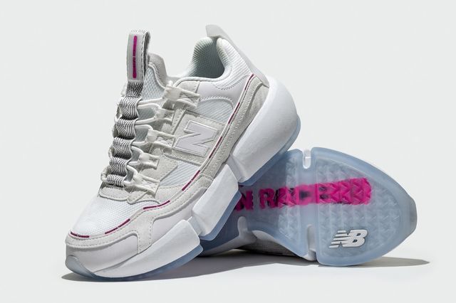 ニューバランス ジェイデン スミスの厚底スニーカー モノトーンに ショッキングピンク のアクセント Antenna アンテナ ニューバランス ジェイデン スミスの厚底スニーカー モノトーンに ショッキングピンク のアクセント Antenna アンテナ