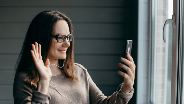 部屋を見られたくない人、必読！Skypeのビデオ通話で背景を変更する 