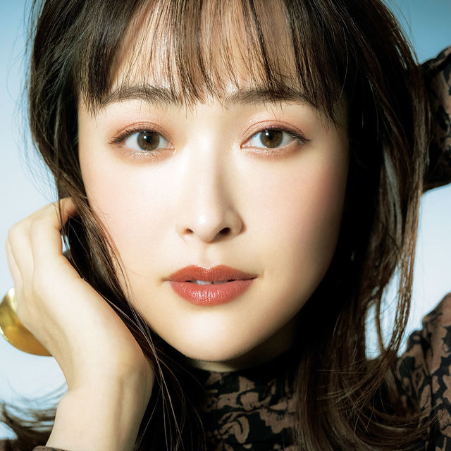 潜ませレッド のチカラでさりげない大人の色気を宿らせて 幸せ顔メイク Antenna アンテナ