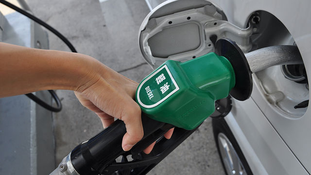 今でも必要なのか 水抜き剤を使っていいクルマと不要なクルマとダメなクルマ Antenna アンテナ