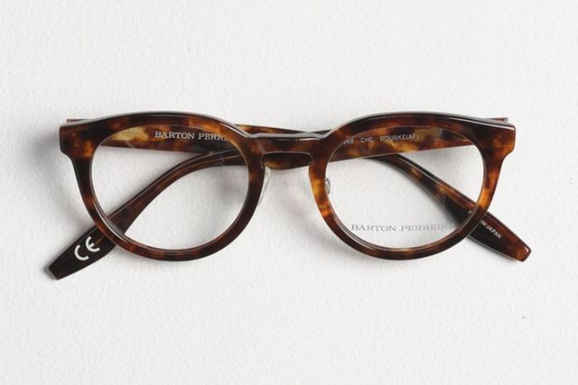 オシャレなべっ甲柄メガネの選び方 イマドキに見せるコツはフレームの形にあった Antenna アンテナ