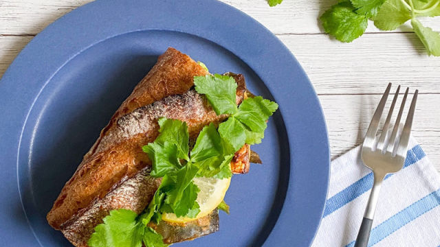 見た目が似ている切り三つ葉とパクチー 違いはなに Antenna アンテナ