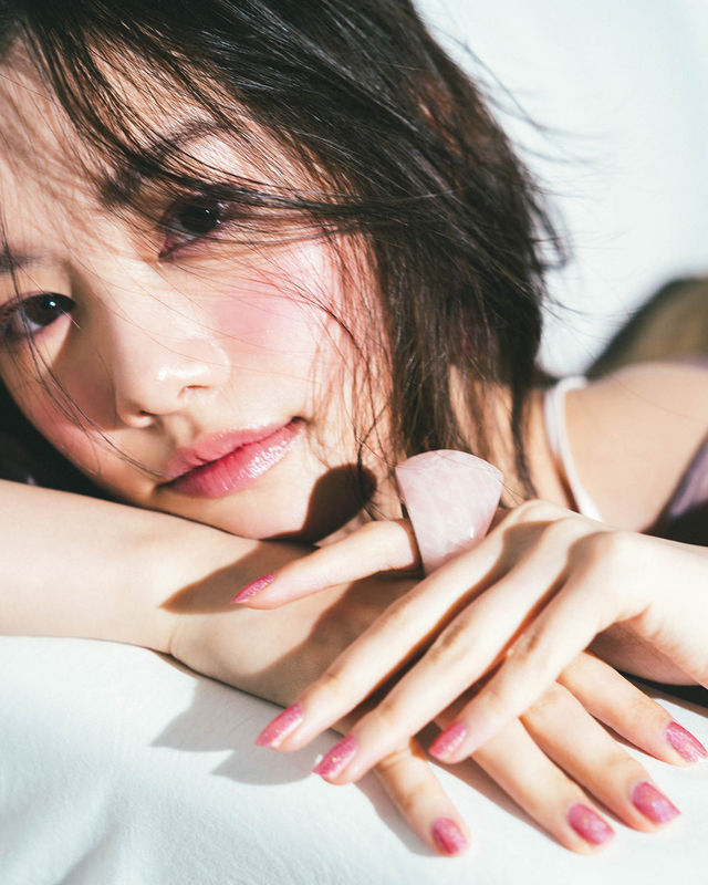 マスク時代に盛るべきは 頬と指先 ピンクコスメ図鑑 Antenna アンテナ