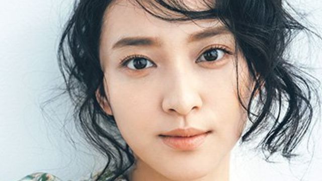 飯豊まりえが気になる21春メイク ヌーディなワントーンメイクは上級者向けだからこそ挑戦してみたい Antenna アンテナ